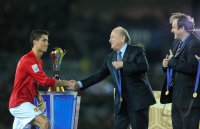 FIFA Club WM Japan 2008 Finale: FIFA Praesident Blatter  und Cristiano Ronaldo