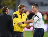 Fussball  1. Bundesliga  14/15: Schiedsrichter Knut Kircher und Trainer Klopp (Borussia Dortmund)
