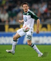 Fussball: 1. Bundesliga Saison 2010/2011: VfL Wolfsburg, RIETHER am Ball