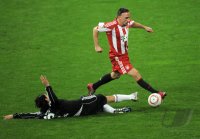 Fussball 1. Bundesliga : Almong Cohen (li, 1 FC Nuernberg) gegen Franck Ribery (re, FC Bayern Muenchen)