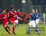 Fussball UCL: Leverkusen - Inter, Zweikampf