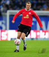 Fussball: 1. Bundesliga Saison 2010/2011: Mainz 05, SVENSSON am Ball