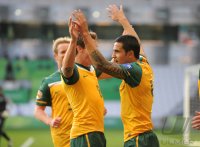 Fussball AFC Asian Cup 2011:   David Carney, Tim Cahill, Luke Wilkshire (v. li., Australien)