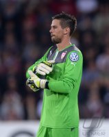 Fussball DFB Pokal 2. Runde 13/14: Torwart Thorsten Kirschbaum (VfB Stuttgart)