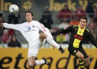 Fussball 1. Bundesliga: Koeln - Dortmund, Zweikampf