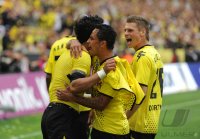 Fussball 1. Bundesliga : JUBEL Lucas Barrios, Antonio da Silva , Sven Bender  (v. li., Borussia Dortmund)