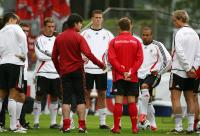Fussball  Training der deutschen Nationalmannschaft vor dem EM Qualifikationsspiel gegen Irland.