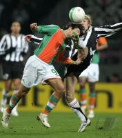 Fussball CL: Bremen - Turin, Zweikampf