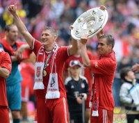 Fussball 1. Bundesliga  Saison  2012/2013: Lahm und  Schweinsteiger (FC Bayern Muenchen) mit Schale