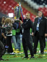 Fussball Champions League Finale 2011: Trainer Josep Guardiola (Barca) Jubel mit dem Pokal