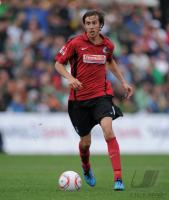 ssball 1. Bundesliga  Saison 2010/2011  Julian Schuster  (SC Freiburg) SCFR