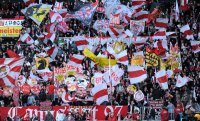 Fussball 1. Bundesliga :  VfB Stuttgart Fankurve mit Bannern und Fahnen
