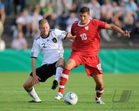Fussball International  U 20 Laenderspiel:  Tobias Schilk (Deutschland)  gegen Pawel Wszolek (re, Polen)