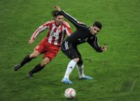 Fussball 1. Bundesliga : Danijel Pranjic (li, FC Bayern Muenchen) gegen Mehmet Ekici (re, 1 FC Nuernberg)