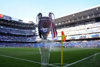 Fussball Champions League Finale: CL POKAL im Bernabeu Stadion