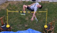 Leichtathletik: Hochspringer Lukas Gaertner (TV Rottenburg) trainiert im eigenen Garten