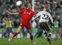 Fussball 1. Bundesliga: St. Pauli - Bayern, Zweikampf