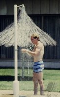 Fussball  WM 1982:  Rummenigge duscht sich