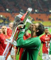 Fussball CHL  FINALE 2008 VAN DER SAR  (ManU) mit CHL Pokal