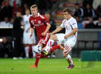 Fussball U21-Europameisterschaft 2011:  Jesper Juelsgard (li, Daenemark) gegen Xherdan Shaqiri (re, Schweiz)
