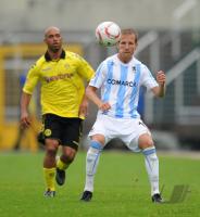 1. Fussball Bundesliga: Stefan Aigner  (re, 1860 Muenchen) gegen Dede (li, BVB)