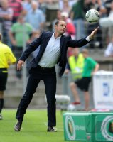 FUSSBALL, DFB Pokal 1. Hauptrunde:  Trainer Heiko Herrlich (Unterhaching)