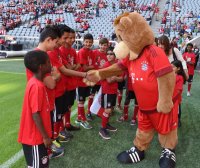 Fussball 1. Bundesliga Saison 15/16: FC Bayern Muenchen - FC Augsburg