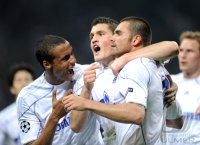 FUSSBALL CHL  Saison 10/11:  JUBEL Joel Matip , Kyriakos Papadopoulos, Edu  (v. li., FC Schalke 04)