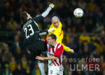 Fussball CL: Dortmund - Eindhoven, Zweikampf