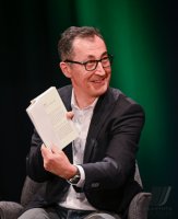 Moderiert von Minister Cem Oezdemir