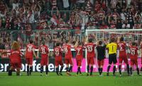 Fussball 1. Bundesliga : FC Bayern Muenchen Jubel vor der FANKURVE