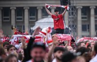 Fussball DFB Pokal Finale 24/25: Arminia Bielefeld - VfB Stuttgart, Public Viewing auf dem Schlossplatz