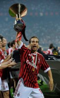 FUSSBALL SERIE A:  Meister 2011  AC Mailand:  Flamini Mathieu  mit Pokal