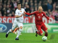 Fussball CHL  Saison 2011/2012: Granit Xhaka (li, FC Basel) gegen Arjen Robben (FC Bayern Muenchen)