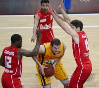 Basketball 1. Bundesliga 2012/2013:  Walter Tigers Tuebingen - LTi Giessen 46ers