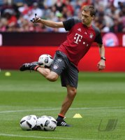 Fussball 1. Bundesliga 16/17: Fitnesstrainer Francesco Mauri (FC Bayern Muenchen)