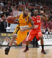 Basketball 1. Bundesliga 2012/2013: Walter Tigers Tuebingen  - s Oliver Baskets Wuerzburg