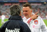FUSSBALL Testspiel : Trainer Jose Mourinho (li, Real Madrid) mit Trainer Louis van Gaal (re, FC Bayern Muenchen)