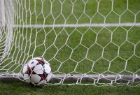 FUSSBALL  CHL  Saison 2013/2014: Adidas CHL Ball im Netz