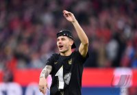 Fussball 1. Bundesliga Saison 21/22: JUBEL FC Bayern Muenchen feiert die 32. Meisterschaft