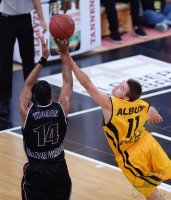 Basketball 1. Bundesliga  13/14: Walter Tigers Tuebingen - Artland Dragons