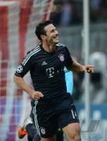 Fussball CHL&Acirc;&nbsp; Saison 12/13:  JUBEL Claudio Pizarro (FC Bayern Muenchen)