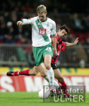 Fussball DFB-Pokal: Bremen - Leverkusen, Zweikampf
