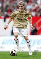 Fussball 1. Bundesliga: Bayern, SCHWEINSTEIGER Einzelaktion am Ball
