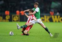 Fussball: DFB Pokal Finale: Thomas Mueller (li, FCB) gegen Tim Borowski (re, Werder)