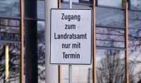 Schild vor dem Landratsamt Tuebingen