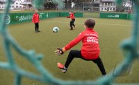 Schmuckbild: Nachwuchsfussballer spielen auf dem Kunstrasen-Keinspielfeld