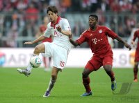 Fussball 1. Bundesliga, Saison 2011/2012:  David Alaba (re, FC Bayern Muenchen)  gegen Timothy Chandler (1 FC Nuernberg)
