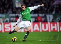 FUSSBALL, 1. BUNDESLIGA, 14. Spieltag: Bremen, MERTESACKER Einzelaktion