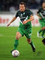 Fussball: 1. Bundesliga Saison 2010/2011: Bremen, BARGFREDE am Ball